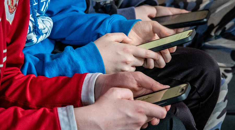 Inician debates sobre uso de redes sociales en infancias y adolescencias 2 redes sociales regulacion 02