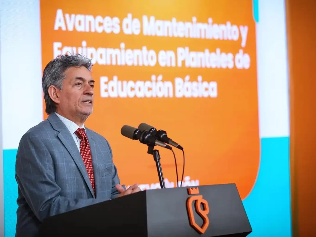 rehabilitacion-de-escuelas-nuevo-leon El Secretario de Educación de Nuevo León anuncia el programa estatal de rehabilitación de escuelas.