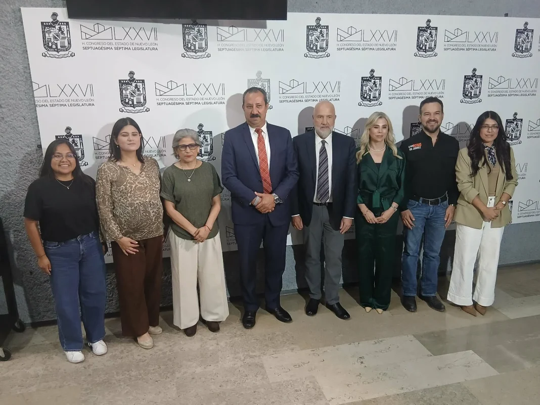tipificacion-delito-vehiculos-arrendados Diputados y representantes de AMAVE abordan la reforma sobre vehículos arrendados en Nuevo León.