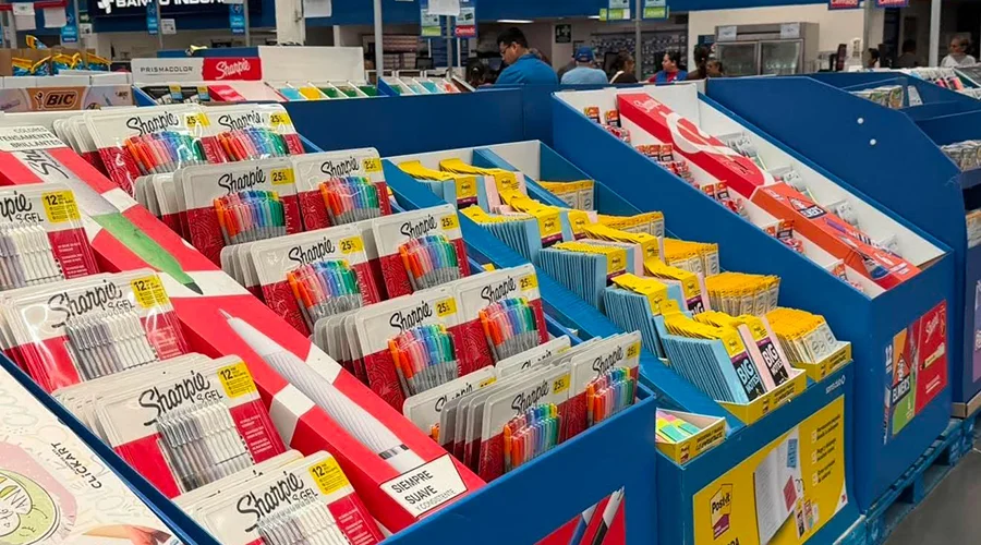 utiles-escolares-reynosa-precios Padres de familia compran útiles escolares reynosa en comercios locales.
