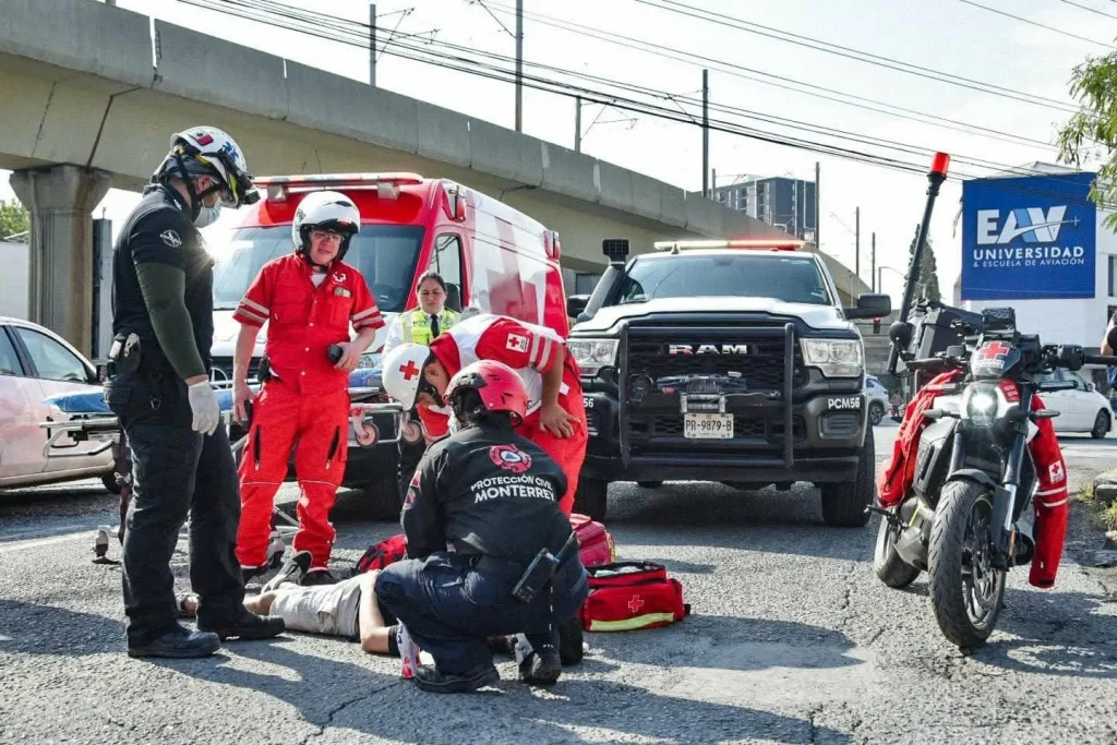 Motociclista atropella a peatón en Monterrey 1 759521518 2911185629263369 7990251547146565340 n