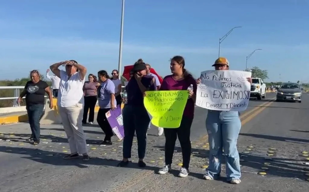 Bloquean Puente Los Indios para exigir justicia por el homicidio de dos hermanas en Matamoros 1 759848849 1751443872640789 6042708935428635317 n