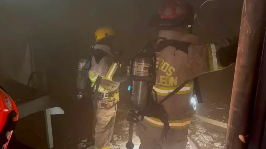 Se incendia departamento en Condominios Constitución en Monterrey 1 761179316 2216972152202277 1502573167366645458 n