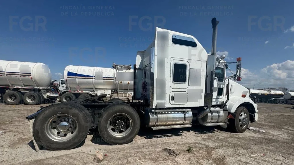 Incauta FGR 62 mil litros de hidrocarburo, vehículos y pipas en Pesquería 1 767755443 935526456259607 1716865662387397144 n