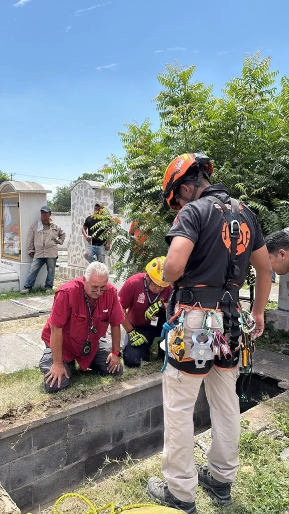 Lesionada por caída en panteón de Escobedo 2 775416527 1236601718601599 297859605155843258 n
