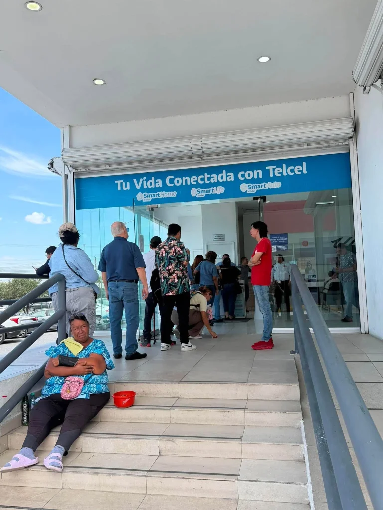 Continúan filas para el registro de líneas telefónicas en Reynosa 1 775739798 1569123028592528 2692850292802280473 n