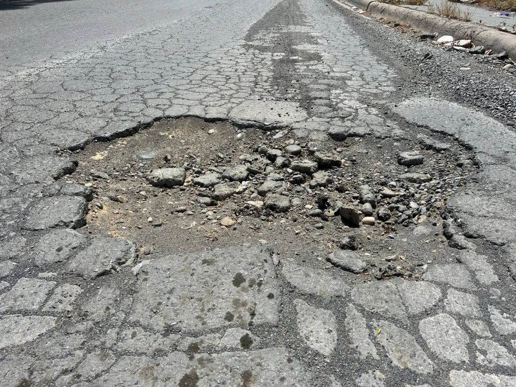 Vecinos alertan deterioro de la calle Venustiano Carranza en la colonia Ferrocarril 2 777620665 1069317918813443 6547113983368036711 n