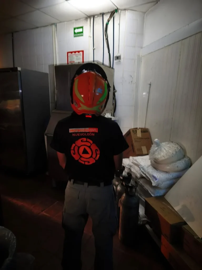 Corto circuito provoca daños en KFC de Plaza Galerías 2 777914924 1612967450539146 1301606327429879304 n