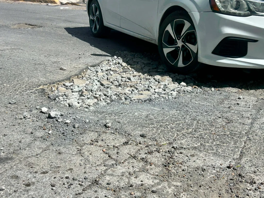 Vecinos alertan deterioro de la calle Venustiano Carranza en la colonia Ferrocarril 1 778122845 1543724707237527 6518418747945609900 n
