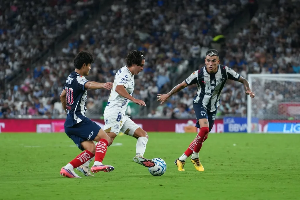 Vuelve a tropezar Rayados; cae frente a San Luis 3-1 12 784614559 1905920977032267 9014343755809275740 n