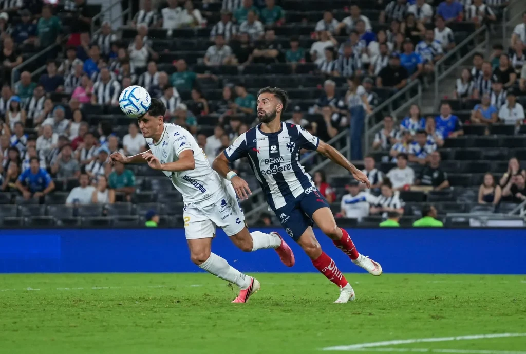 Vuelve a tropezar Rayados; cae frente a San Luis 3-1 3 784874123 27889562530712197 1767303385363627983 n