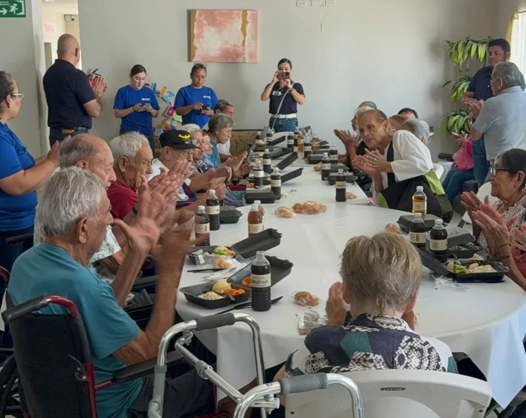 Celebra Cinch Connectors a abuelitos de Corazones Jóvenes 1 786060252 1587857602780952 5368601755203344685 n