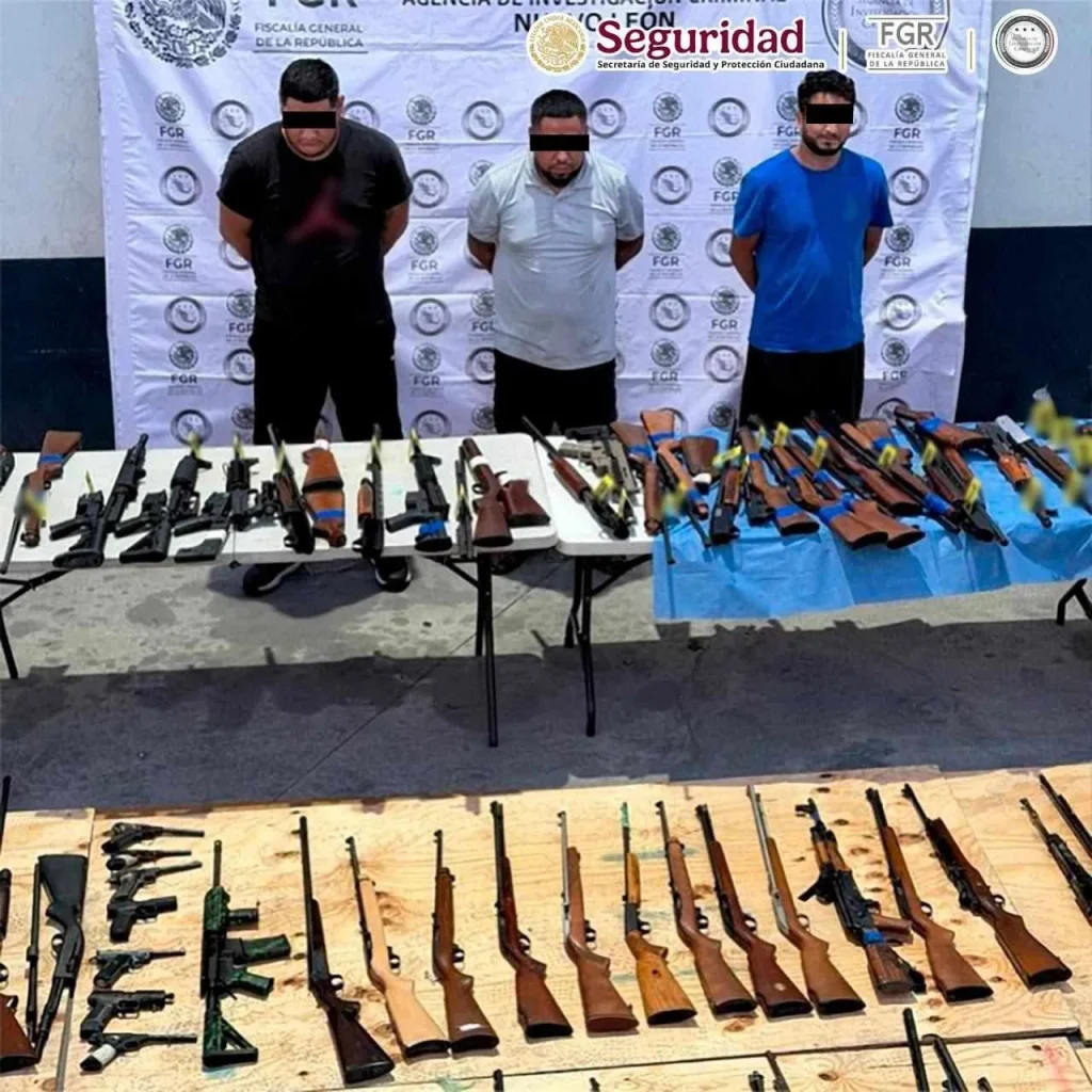 Detienen a 3 en NL por transportar arsenal de 210 armas desde Texas 1 786068871 945962015241762 4878410953791421242 n