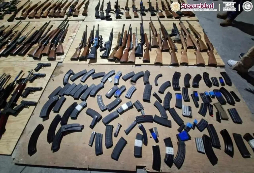 Detienen a 3 en NL por transportar arsenal de 210 armas desde Texas 3 786212703 946713044409684 4641203305329635213 n