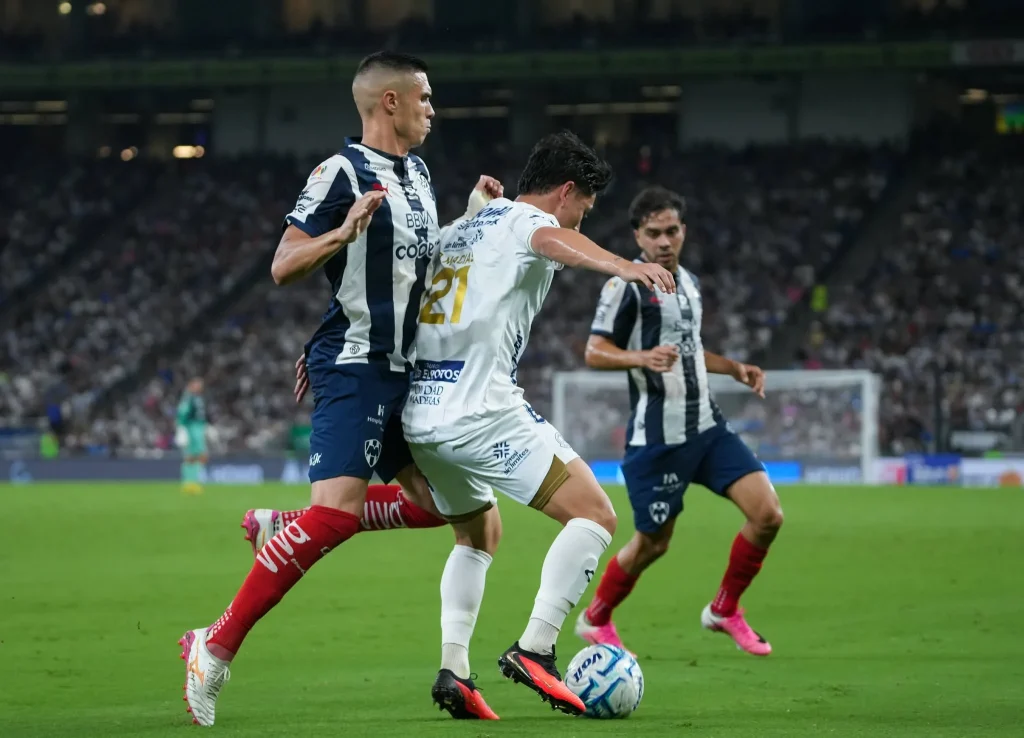 Vuelve a tropezar Rayados; cae frente a San Luis 3-1 18 786943932 1823038308939376 6505686844073570587 n