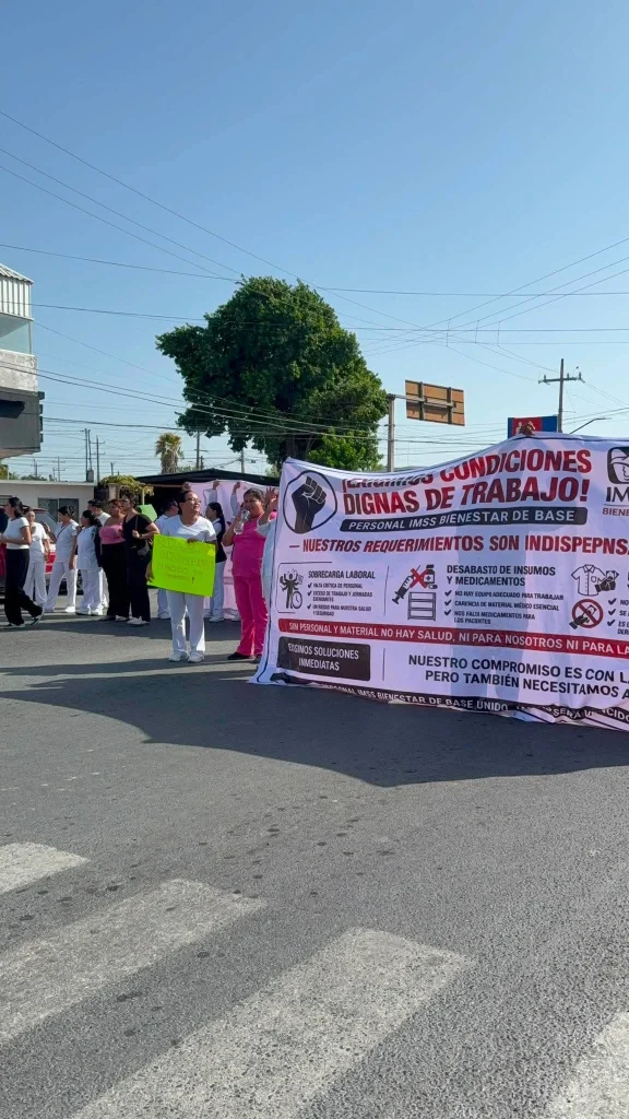 Protestan trabajadores del IMSS-Bienestar por incumplimiento de prestaciones laborales 4 789197852 2392784131524345 1190523656118876975 n
