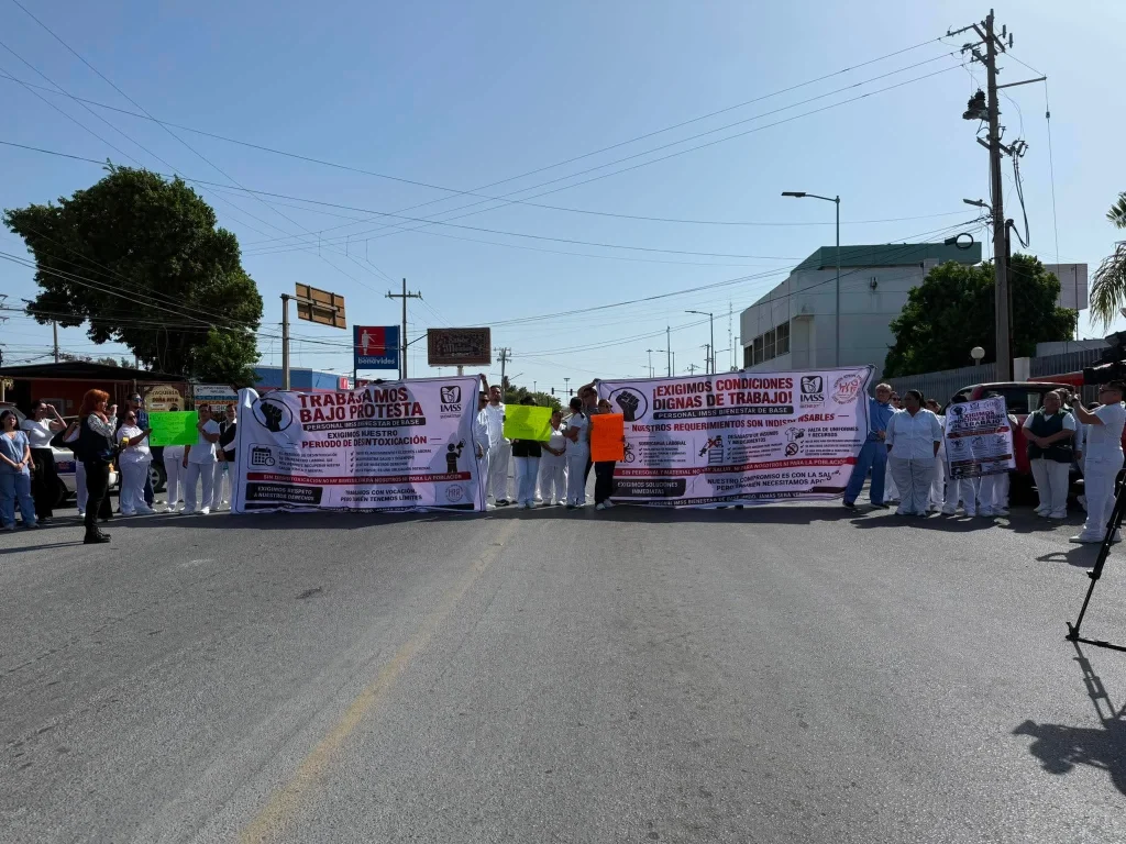Protestan trabajadores del IMSS-Bienestar por incumplimiento de prestaciones laborales 6 789423678 1378375257171806 9134028607841130211 n