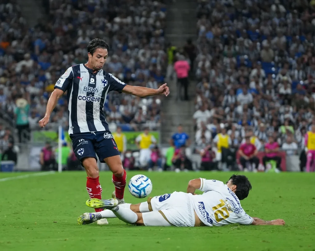 Vuelve a tropezar Rayados; cae frente a San Luis 3-1 4 789487655 1057634146975644 2736074874367415212 n