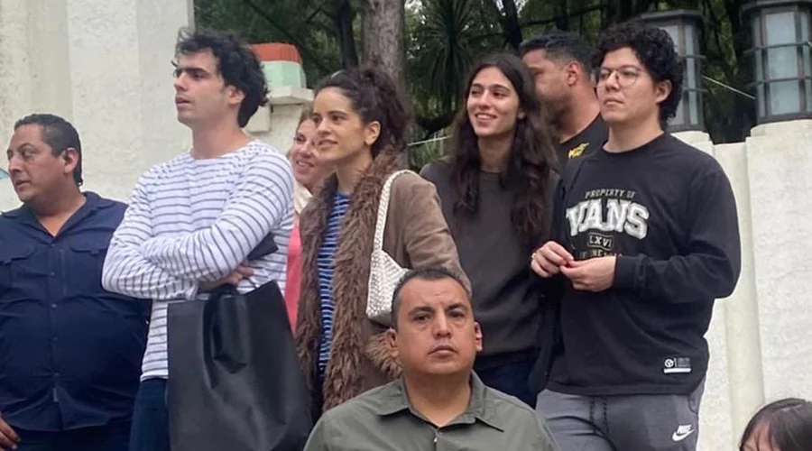 Rosalía se pasea por La Lagunilla 1 HQc5hlMXwAAkyrA