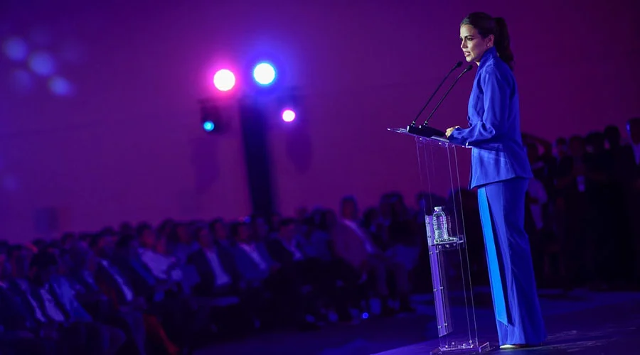 Lorena de la Garza se declara lista para ir por la alcaldía de Monterrey 1 En el marco de la presentación de su Segundo Informe de Actividades Legislativas, la diputada local, Lorena de la Garza, se manifestó lista para buscar la alcaldía de Monterrey junto a un proyecto encabezado por Adrián de la Garza por Nuevo León.