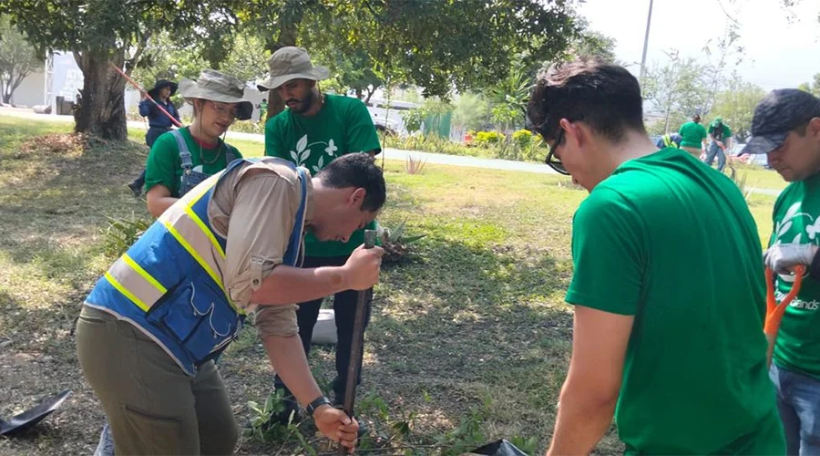 Realiza Gobierno de Monterrey jornada de forestación en el Parque España por su 59 aniversario 1 REFORESTACION bb22