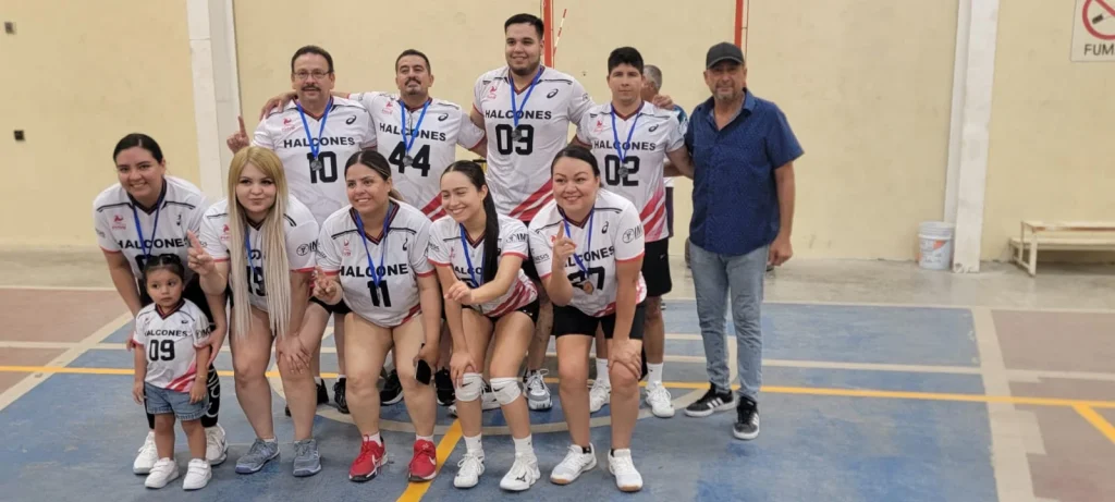 Realizan premiación a ganadores del torneo de voleibol mixto en Díaz Ordaz 1 WhatsApp Image 2026 08 02 at 3.31.41 PM 1