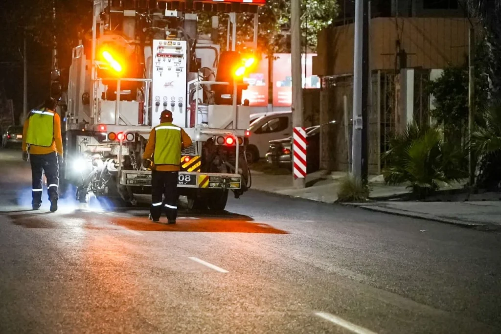 Monterrey fortalece la seguridad vial con trabajos de delimitación de carriles en Paseo de los Leones 1 WhatsApp Image 2026 08 06 at 11.11.53 AM 1