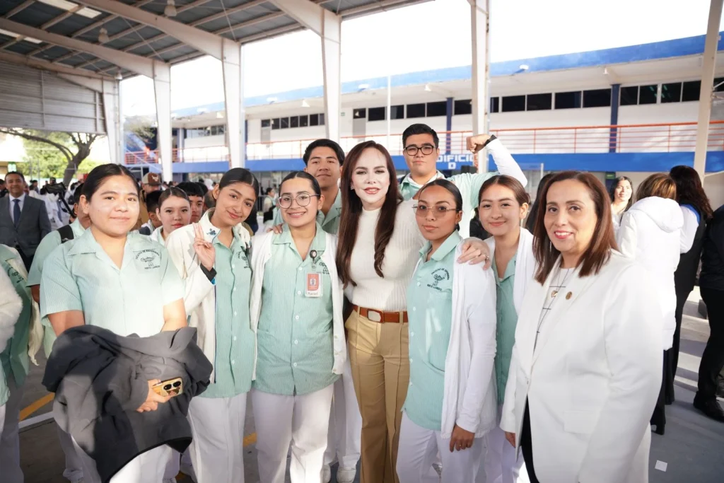 Carmen Lilia dará internet móvil gratis a 10 mil universitarios de Nuevo Laredo 2 WhatsApp Image 2026 08 10 at 5.43.14 PM 2