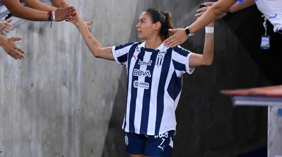 Christina Burkenroad anuncia su retiro del futbol profesional 1 WhatsApp Image 2026 08 14 at 2.01.11 PM