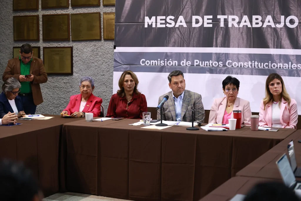 Exigen cámaras y organizaciones civiles agilizar reforma judicial en Nuevo León 1 Integrantes de cámaras y organizaciones en mesa de trabajo sobre la reforma judicial en Nuevo León.