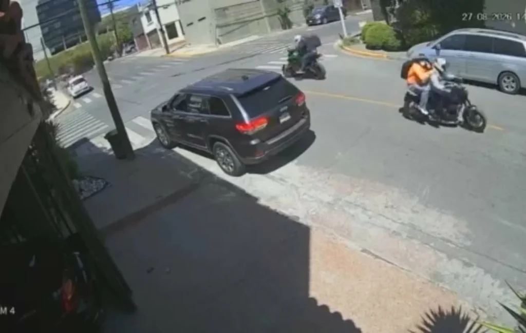 Lo asaltan motociclistas en San Pedro; le roban 5 millones de pesos (VIDEO) 1 asalto 2 bb