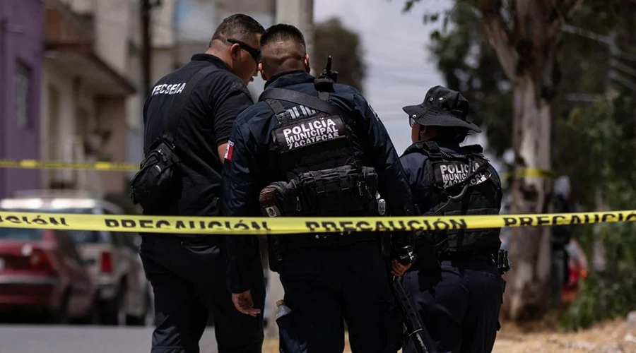 ataque-en-zacatecas-policias Elementos de seguridad resguardan la zona tras el ataque en zacatecas.