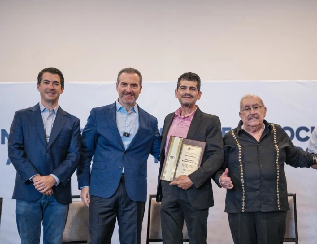 Reconoce Monterrey a servidores públicos jubilados y pensionados por sus años de servicio 1 ayudamos de cerca