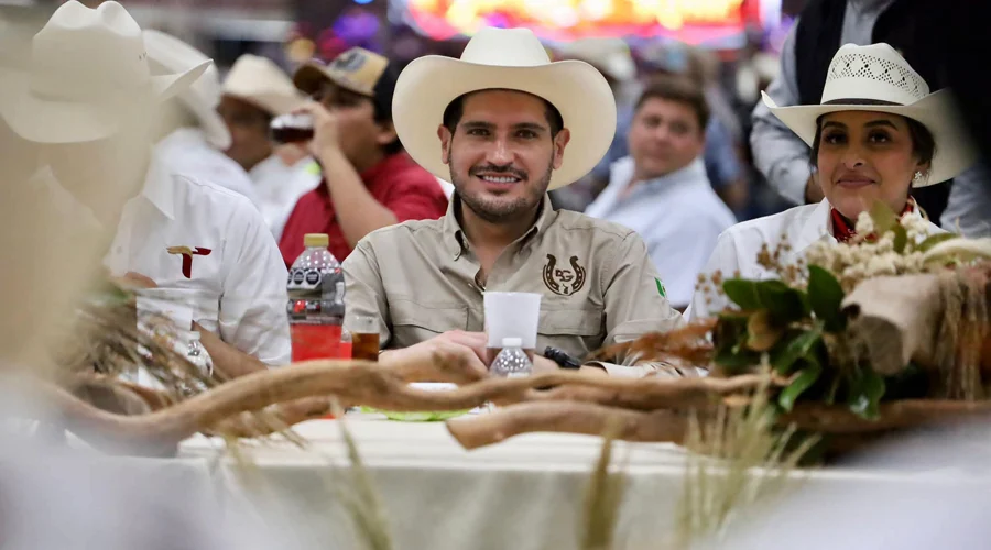 Beto Granados acompaña al gobernador en la Cabalgata de la Unidad 1 Beto Granados acompaña al gobernador durante la Cabalgata de la Unidad en Ciudad Victoria