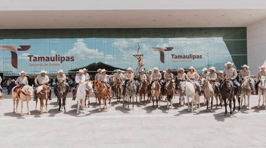 Beto Granados acompaña al gobernador en la Cabalgata de la Unidad 2 Beto Granados acompaña al gobernador durante la Cabalgata de la Unidad en Ciudad Victoria