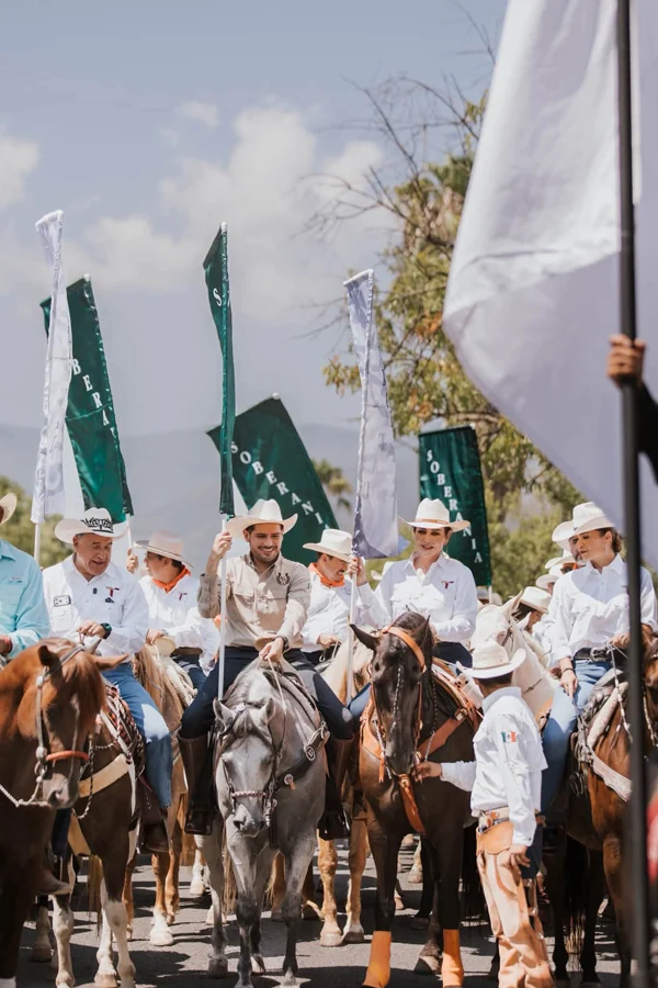 Beto Granados acompaña al gobernador en la Cabalgata de la Unidad 4 Beto Granados acompaña al gobernador durante la Cabalgata de la Unidad en Ciudad Victoria