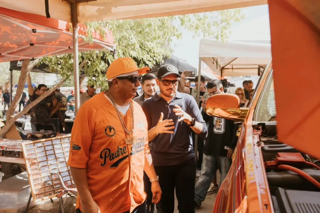 Beto Granados participa en cabalgata y refrenda su respaldo a las tradiciones de Matamoros 2 Beto Granados acompaña el Mercadito Puerta México y Padre Santo Car Show en el Parque Olímpico