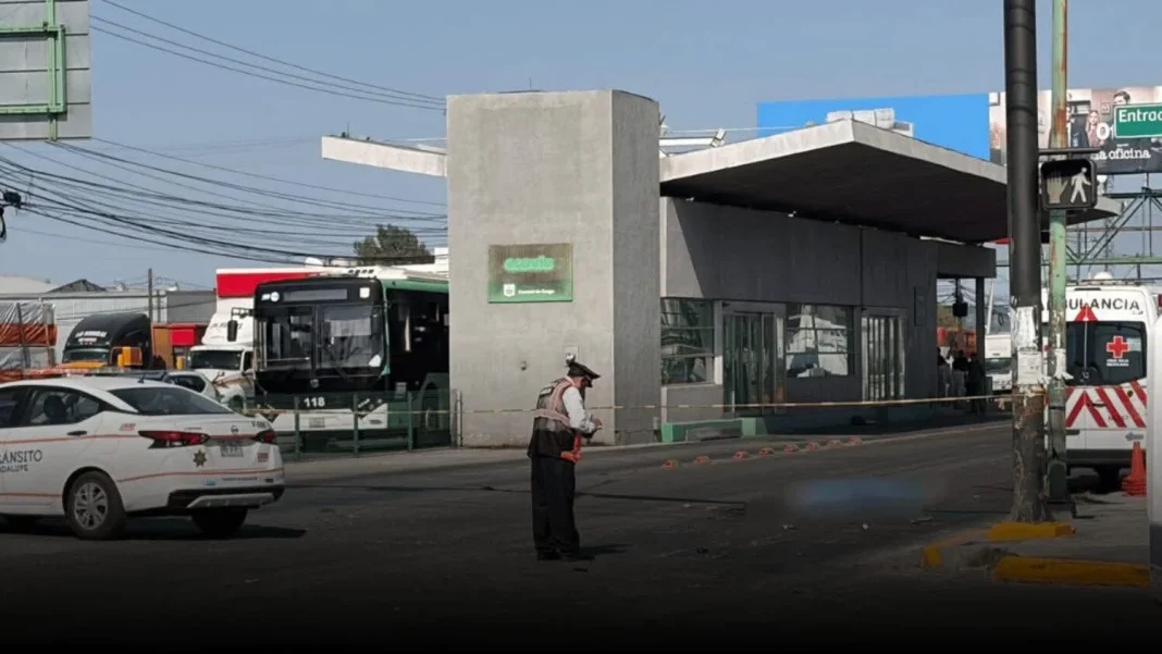 ciclista-tras-ser-atropellado-guadalupe Tráfico desviado en la avenida Bonifacio Salinas tras reporte donde muere ciclista tras ser atropellado.