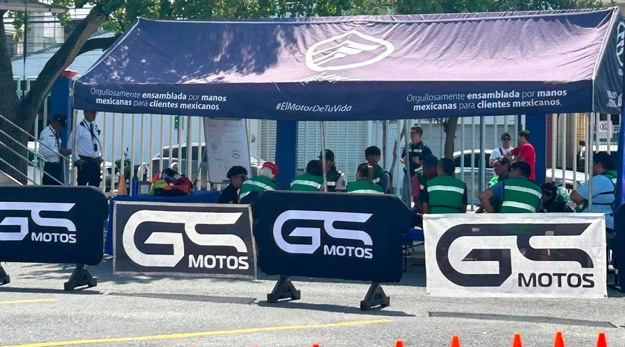 Llevan curso gratuito de conducción de moto en Monterrey 3 Participantes en el curso gratuito de conducción de moto en Monterrey