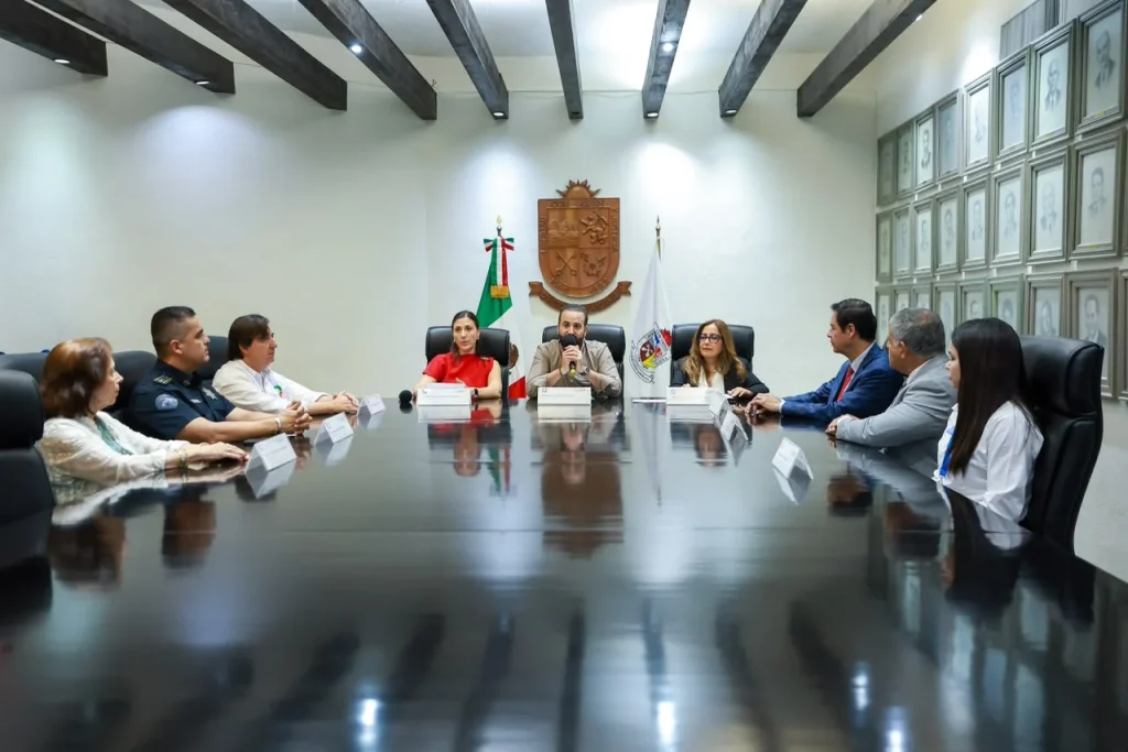 Fortalece San Pedro coordinación con CEDHNL para impulsar una Justicia Cívica 1 Firma del convenio de coordinación entre San Pedro y la CEDHNL para fortalecer la Justicia Cívica