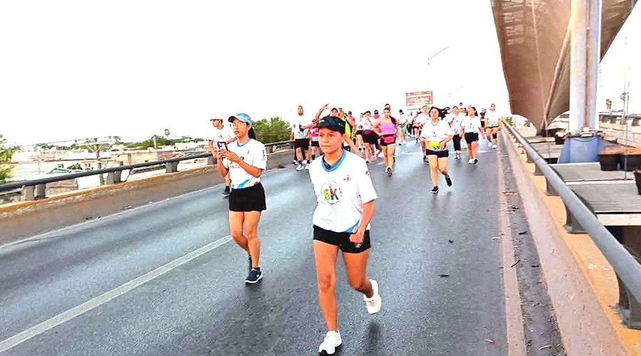 corre-con-fe-reynosa Participantes en la carrera 5K Corre con fe en Reynosa.