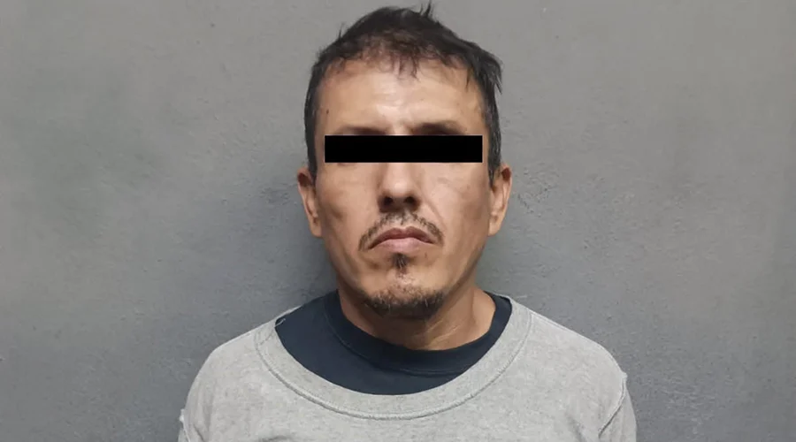 detienen-en-apodaca-oxxo Elementos policiacos cuando detienen en Apodaca a un presunto asaltante de tienda OXXO.