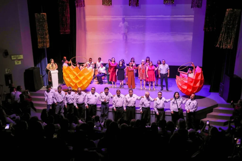 Impulsa DIF Tamaulipas inclusión y emprendimiento con desfile de modas SOLARE 2026 1 Integrantes del DIF Tamaulipas presentan bolsas artesanales en el desfile de modas SOLARE 2026.