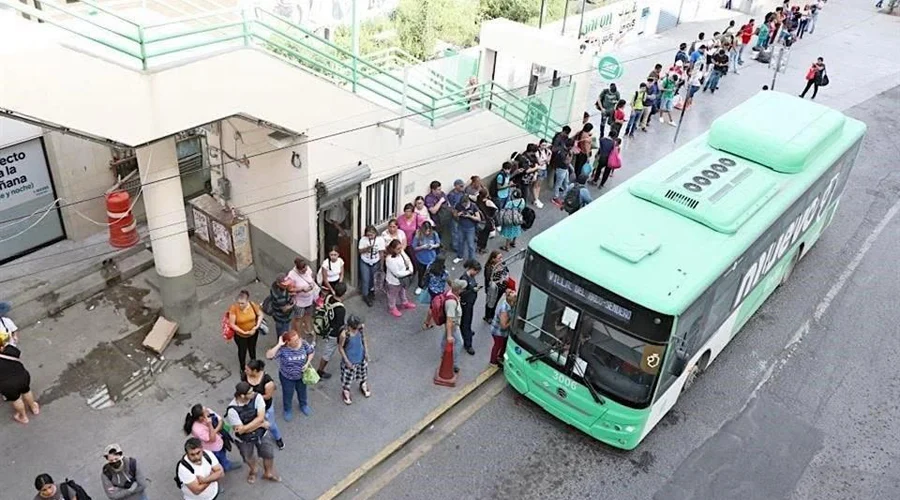 Tiempo, dinero, esfuerzo…Y el sentido común 1 Análisis sobre el problema del transporte y la movilidad urbana en Monterrey