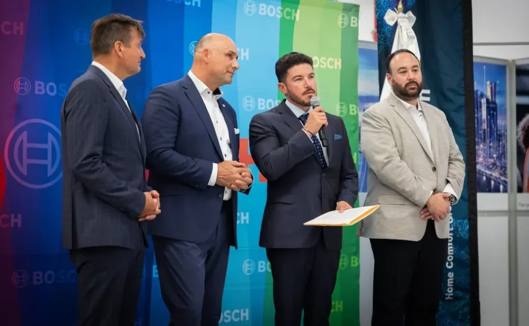 empresa-alemana-bosch-inversion-nuevo-leon Instalaciones y directivos de la empresa alemana Bosch durante el anuncio de inversión en Nuevo León.