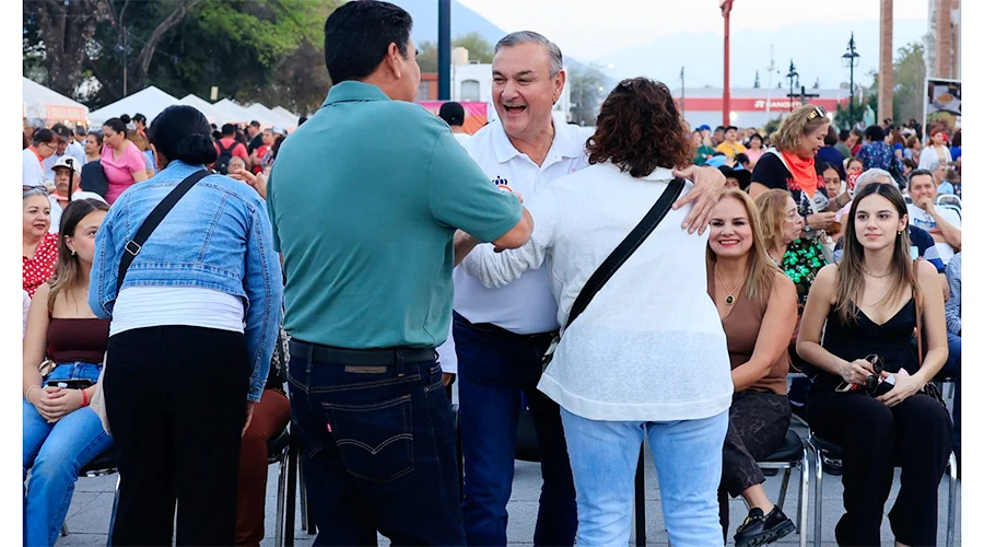 festejo-adultos-mayores-guadalupe Adultos mayores disfrutando de un gran festejo organizado por el municipio de Guadalupe.