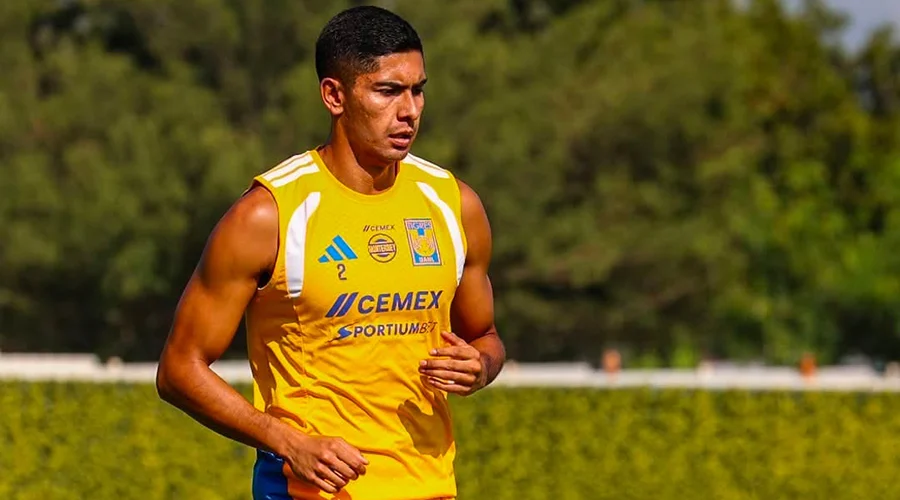 francisco-reyes-baja-tigres El jugador Francisco Reyes durante un partido antes de confirmarse su baja en Tigres.