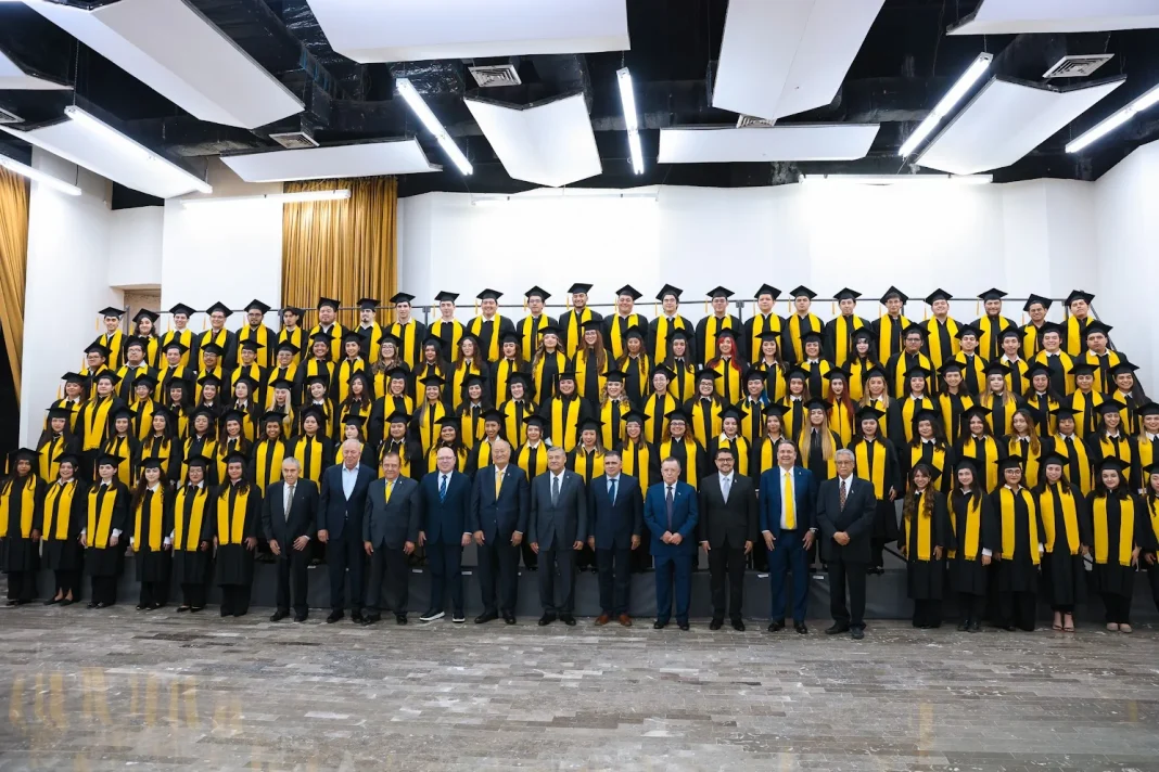 graduacion-becarios-fundacion-uanl