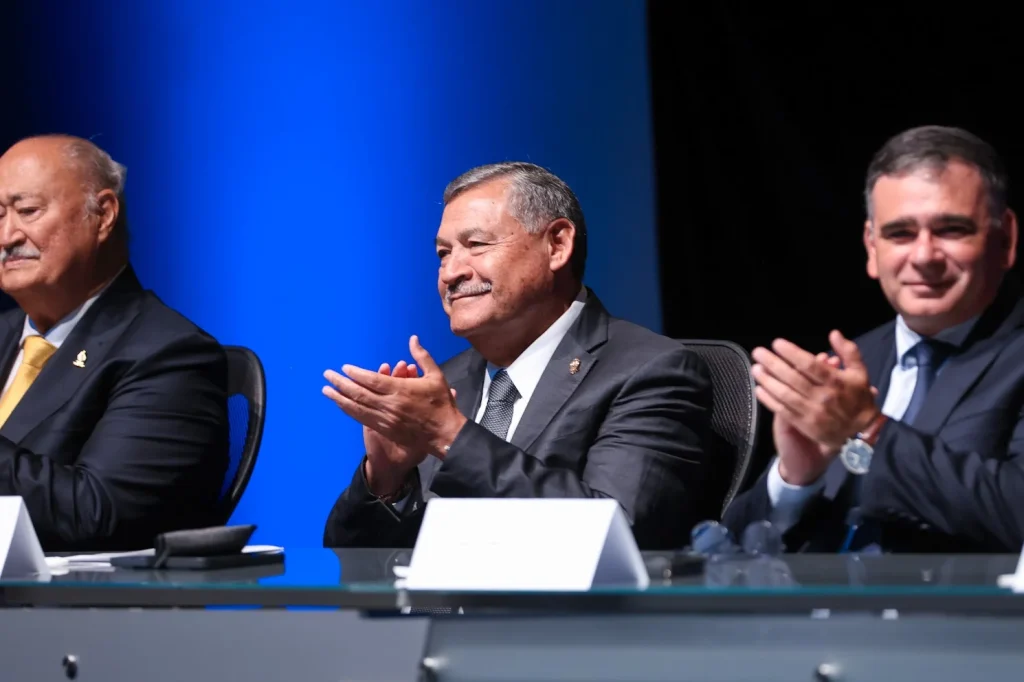 Concluyen su formación profesional apoyados por la Fundación UANL 1 graduacion becarios fundacion uanl 7