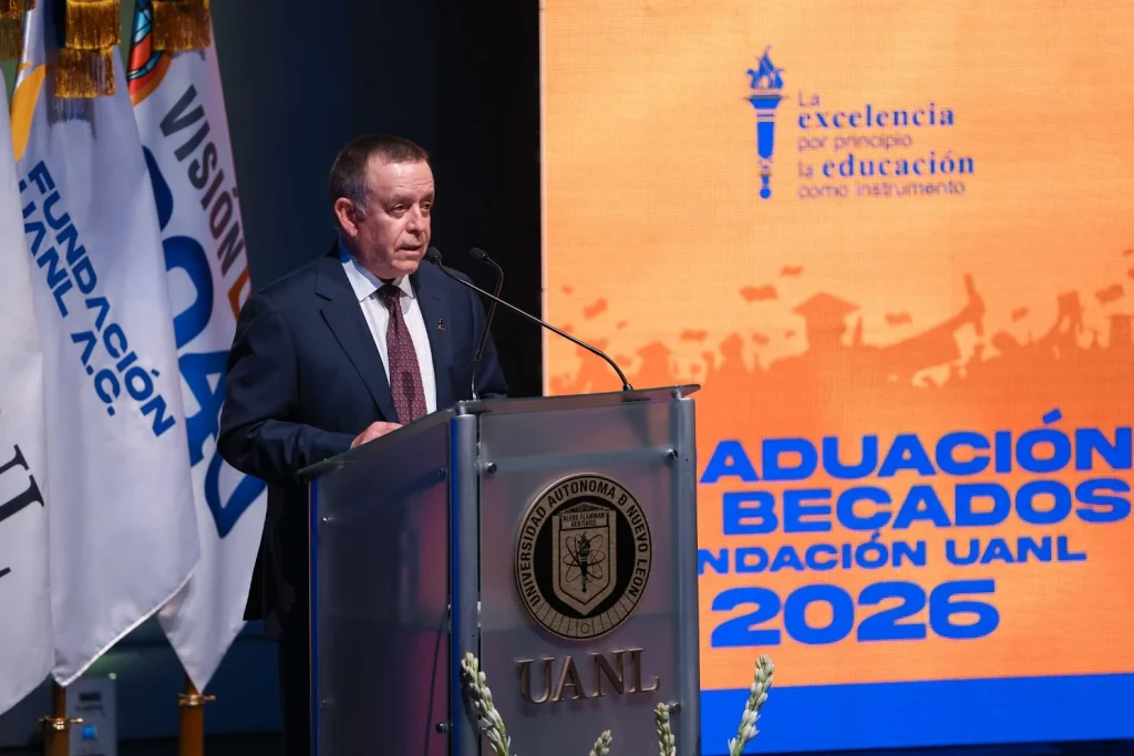 Concluyen su formación profesional apoyados por la Fundación UANL 2 graduacion becarios fundacion uanl 8